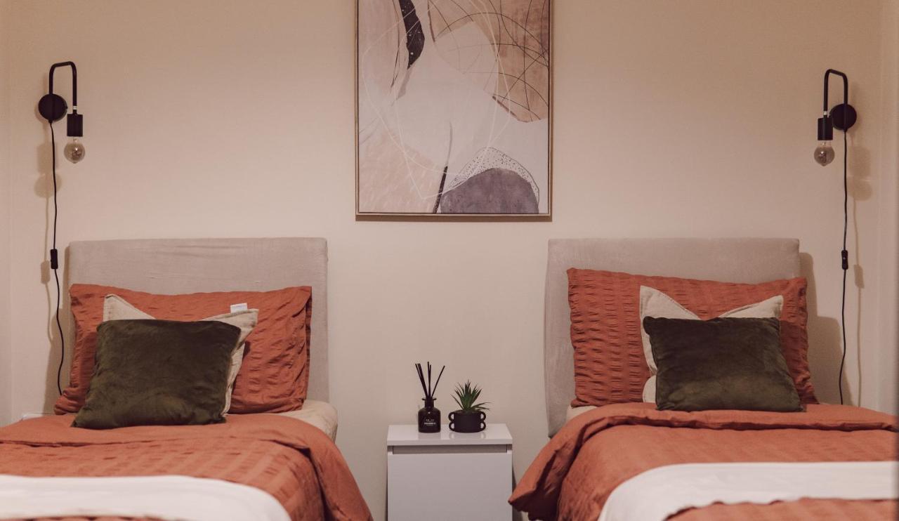 Families, Contractors And Businesses - Cottage Home - Next To Oxford, Bicester And Blenheim Bletchingdon Kültér fotó