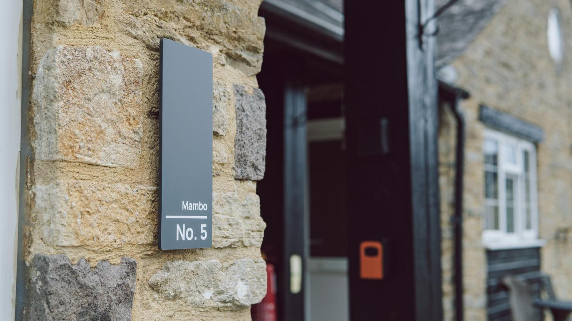 Families, Contractors And Businesses - Cottage Home - Next To Oxford, Bicester And Blenheim Bletchingdon Kültér fotó